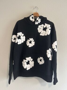 Denim Tear Black Sweater with White Floral Ring Print Size M